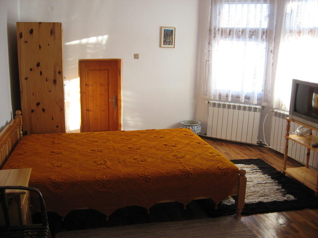 Guest House Astra Arbanasi Habitación foto